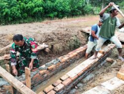 Koramil 1707-05/Ulilin Pererat Gotong Royong Lewat Kerja Bhakti