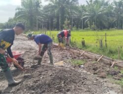 Satgas TMMD dan Warga Pasi Aceh Satukan Tenaga Bangun Talut