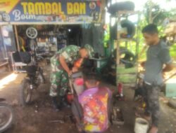 Babinsa Setia Bakti Komsos dengan Mekanik Motor, Dorong Usaha Warga Tetap Produktif di Bulan Ramadan