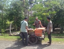 Babinsa Darul Hikmah Komsos dengan Pedagang Ikan Bahas Kenaikan Harga Selama Ramadan