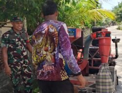 Babinsa Koramil 01/Jaya Pantau Penggilingan Padi Warga di Desa Babahie