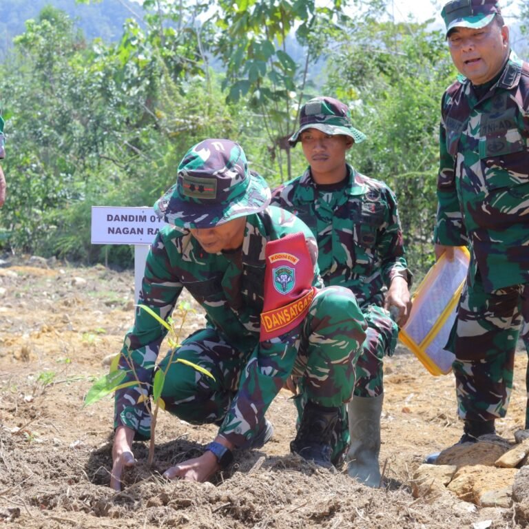Prajurit TNI Tanam Bibit Masa Depan