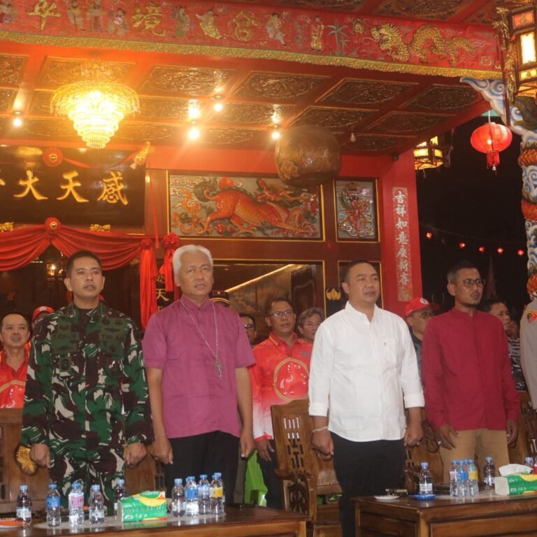 Wujud Kebersamaan, Dandim 1203/Ketapang Bersama Forkopimda Buka Pawai Naga Cap Go Meh
