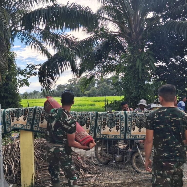 Satgas TMMD dan Warga Bersatu Membersihkan Rumah Ibadah