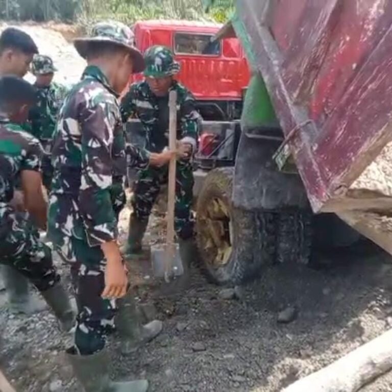Satgas TMMD Nagan Raya Atasi Truk Amblas Dengan Cara Sederhana