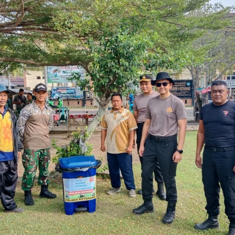 Ciptakan Lingkungan Nyaman, Danramil 12/Delta Pawan Pimpin Aksi ASRI di Taman Kota Ketapang