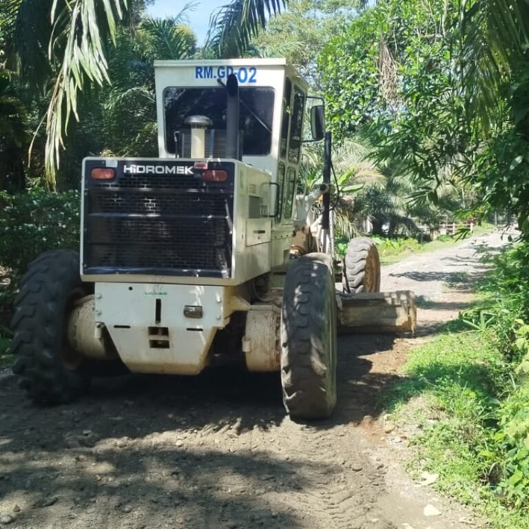 TMMD 127 Kodim 0105/Abar Andalkan Greder Percepat Jalan
