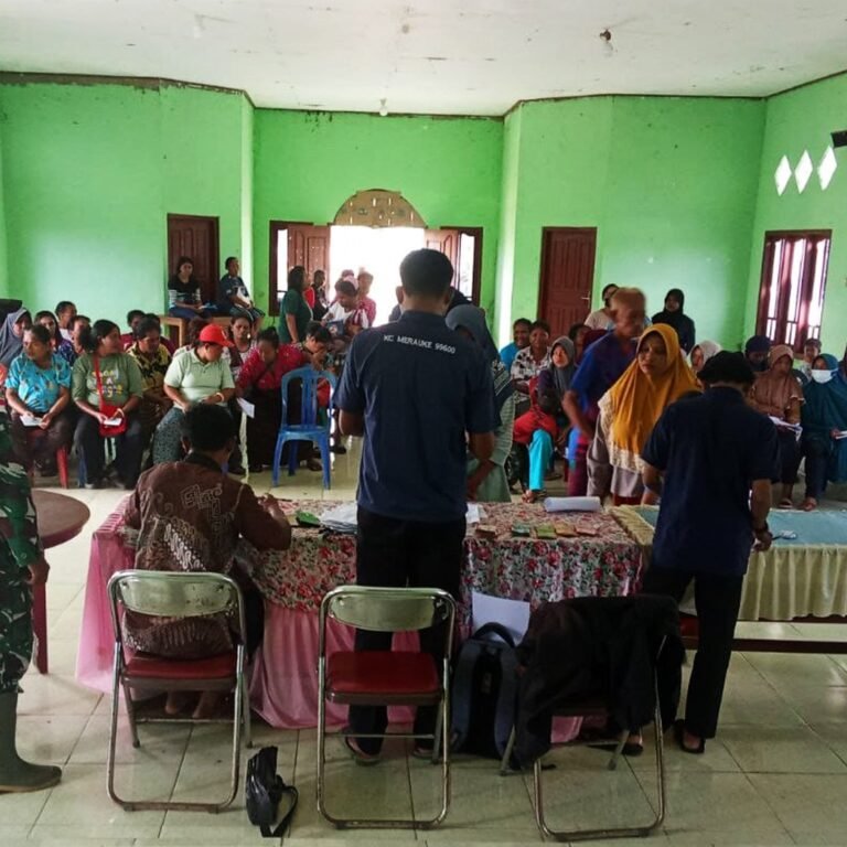 Koramil 1707-02/Merauke Pastikan Penyaluran BLT untuk 144 KK Berjalan Lancar