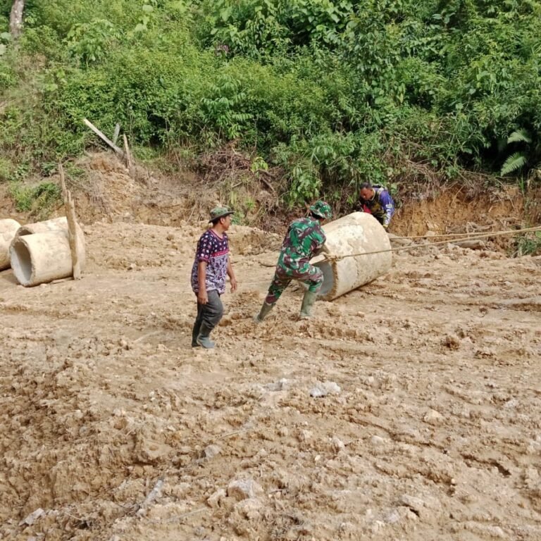 Semangat Satgas TMMD Tak Surut di Tengah Medan Berat