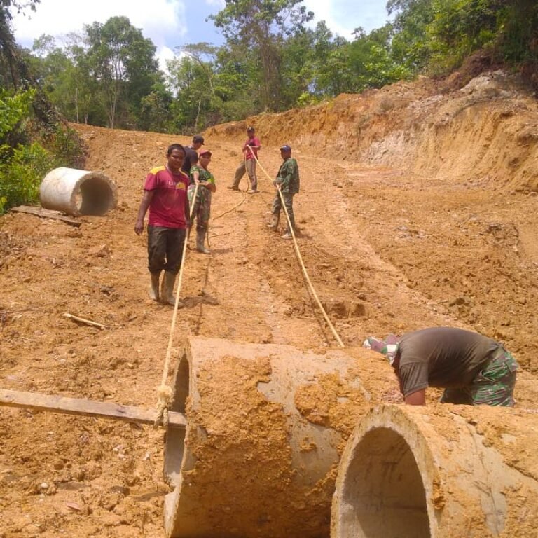 Gorong-Gorong Besar Digulingkan Demi Kelancaran Drainase Jalan