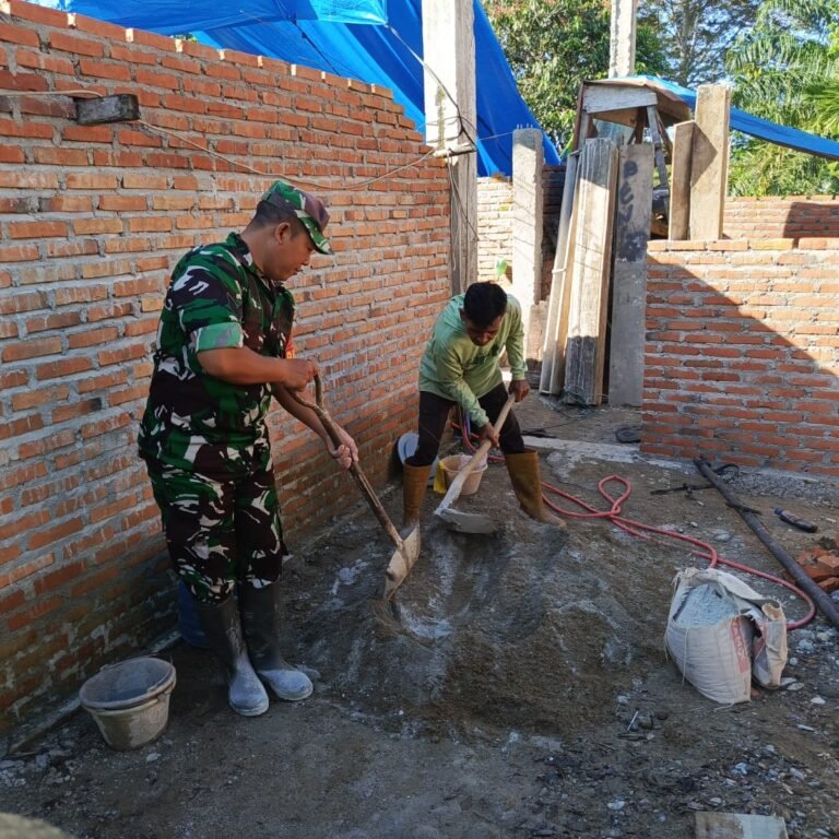 Babinsa Pasie Raya Aktif Perkuat Semangat Gotong Royong Bersama Warga