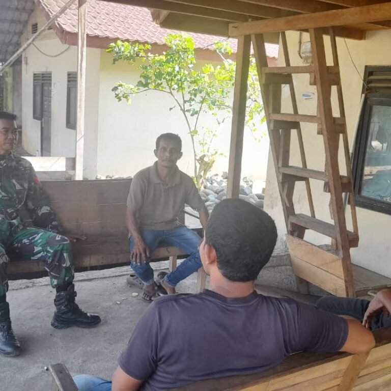 Babinsa Teunom Sosialisasikan Pencegahan Karhutla di Desa Rambong Payong