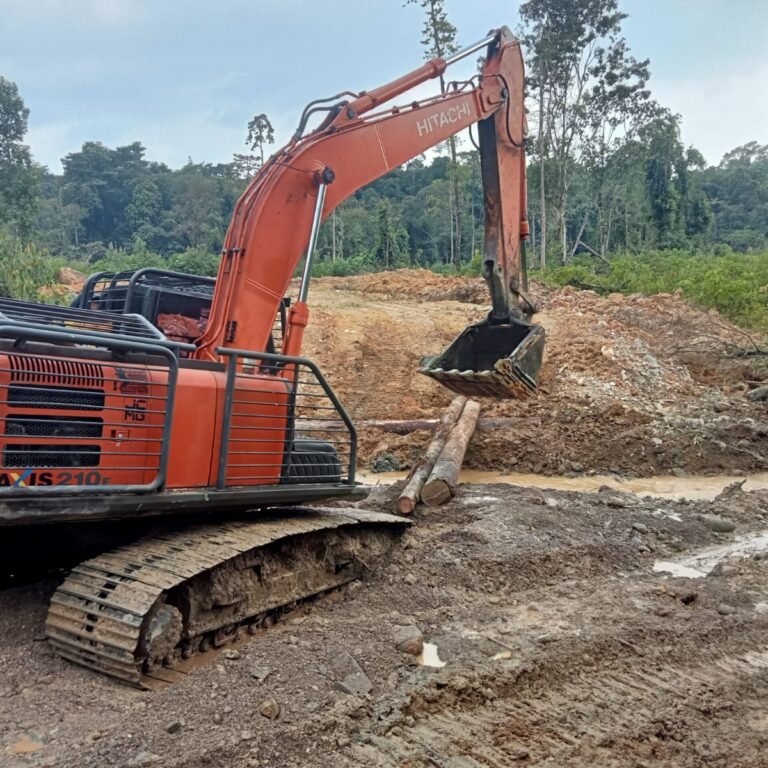 Sentuhan Excavator TMMD Siapkan Gorong-Gorong Penghubung Ujong Blang–Pante Ara