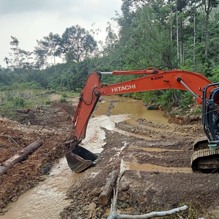 TMMD Kodim 0116 Nagan Raya Bangun Jalan Sekaligus Drainase