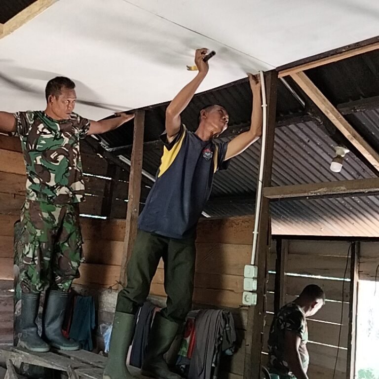 Gotong Royong TNI dan Warga Wujudkan Rumah Layak untuk Ani Sarlini