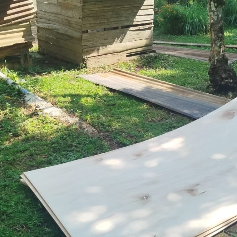 Satgas TMMD dan Warga Bersatu Bangun Rumah Layak di Woyla