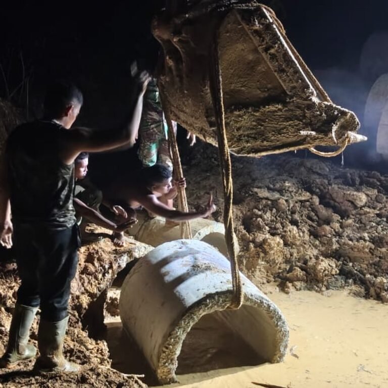 Jalan Harapan Warga Dibangun Hingga Larut Malam