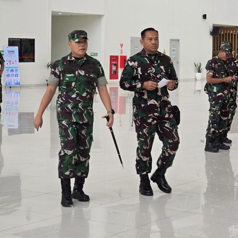 Dandim 1006/Banjar Sambut Kedatangan Personel Yonif Teritorial Pembangunan di Bandara Syamsudin Noor