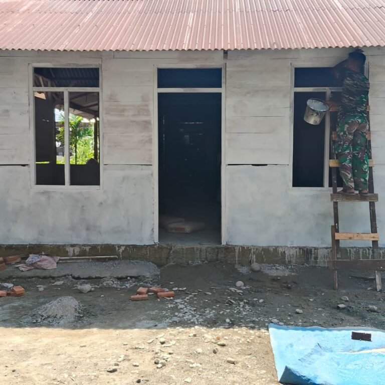 Satgas TMMD Kodim 0105/Abar Percantik Rumah Warga