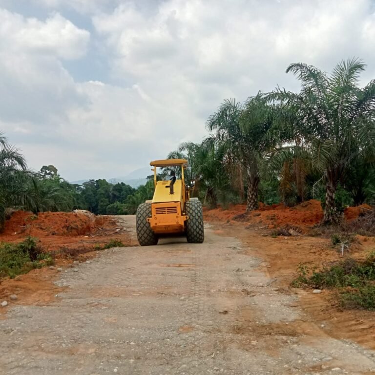 Getaran Vibro Iringi Percepatan Jalan TMMD di Nagan Raya