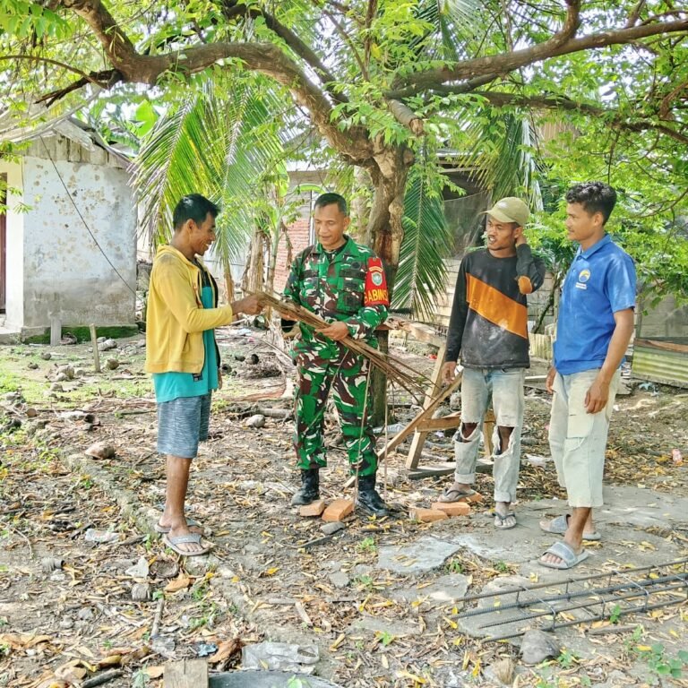 Melalui Komsos, Babinsa Ingatkan Warga Waspadai Kebakaran Lahan