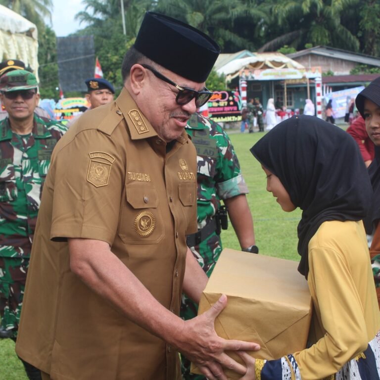 Di Penutupan TMMD Ke-127, Satgas Kodim 0116/Nagan Raya Berbagi Sembako