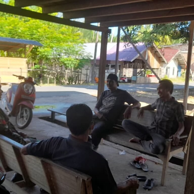 Babinsa Koramil 06/Teunom Ajak Warga Antisipasi Kebakaran Lingkungan