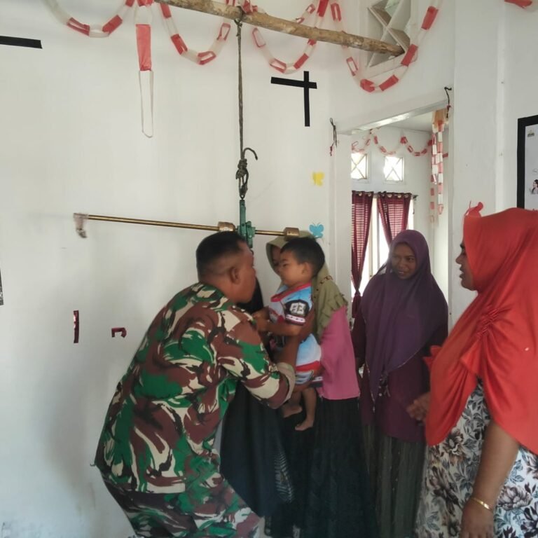 Babinsa Panga Dampingi Kegiatan Posyandu di Desa Bate Meutudong