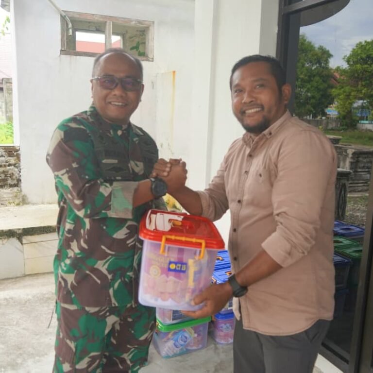 Jelang Idulfitri, Danrem 012/TU Salurkan Parcel Lebaran untuk Eks GAM KPA dan Forkap Aceh Barat