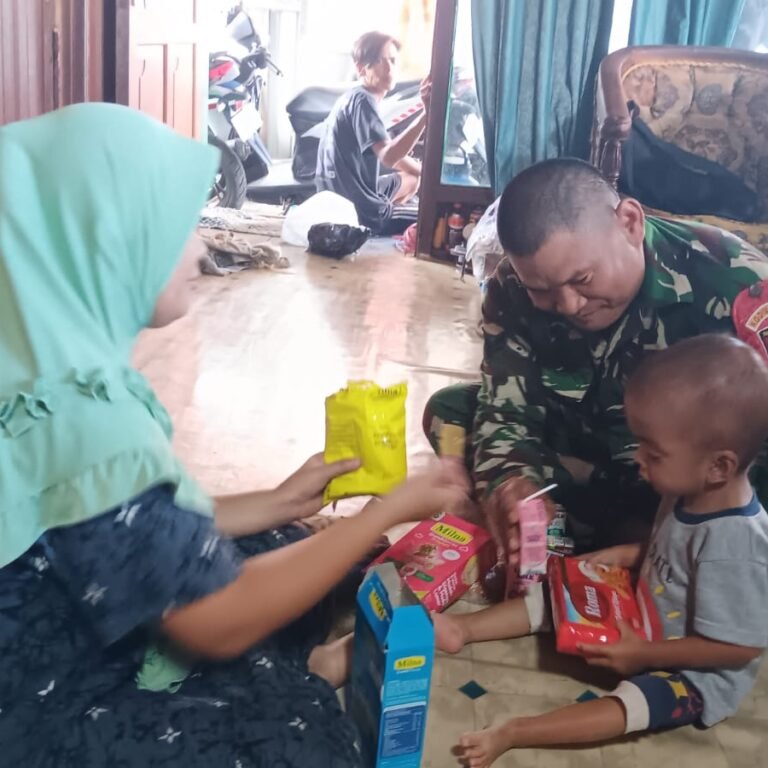 Babinsa Koramil Bakumpai Berikan Nutrisi Tambahan untuk Anak Asuh Stunting di Lepasan