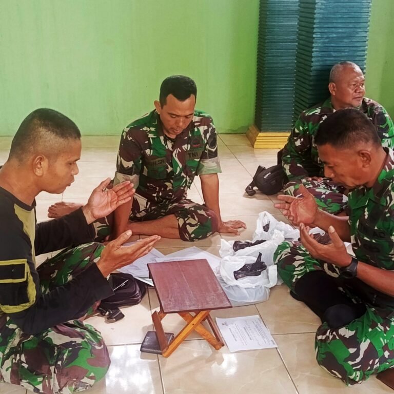 Ramadan 1447 H: Prajurit dan PNS Kodim 1003/HSS Tunaikan Zakat Fitrah di Mushola Al Ihsan