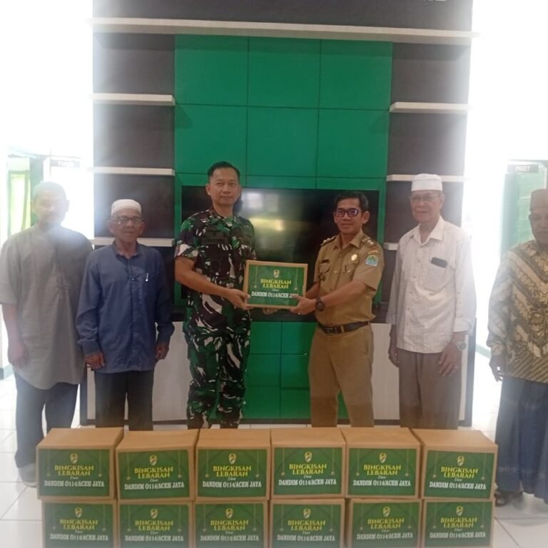 Dandim 0114/Aceh Jaya Serahkan Bingkisan Lebaran kepada Tomas, Toga,Todat dan Eks Kombatan di wilayah Teritorial Kodim 0114/Aceh Jaya