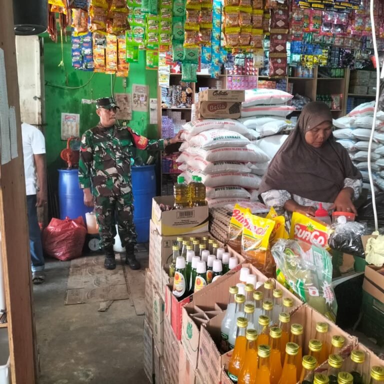 Babinsa Monitoring Harga Pangan di Wilayah Kecamatan Panga