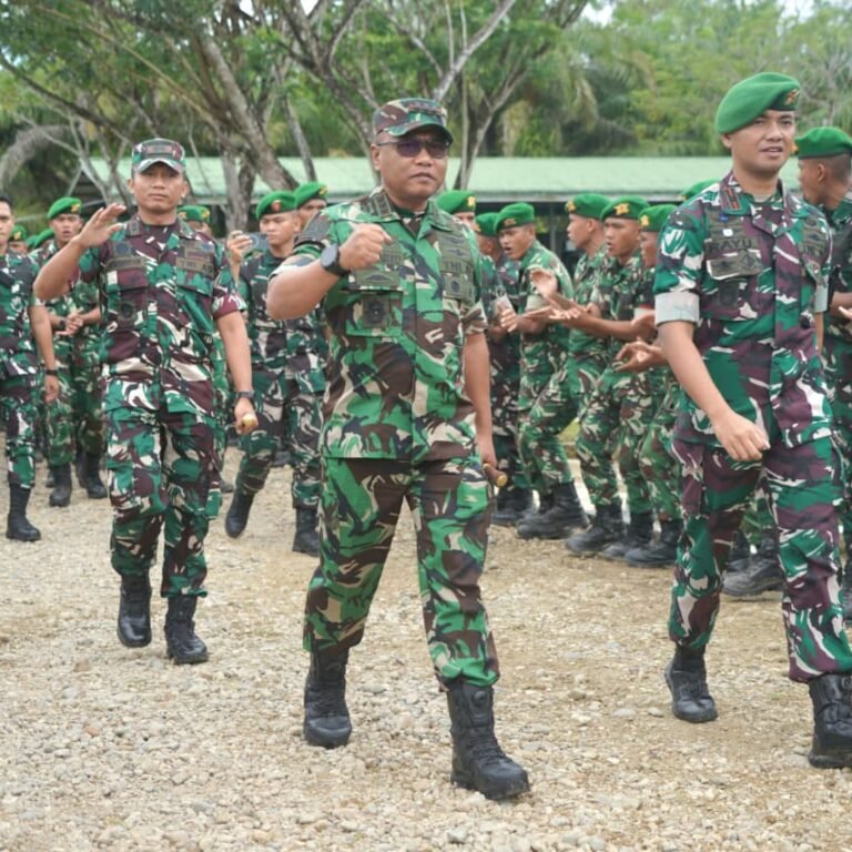 Danrem 012/Teuku Umar Tinjau Yon TP 957 dan Beri Arahan Prajurit