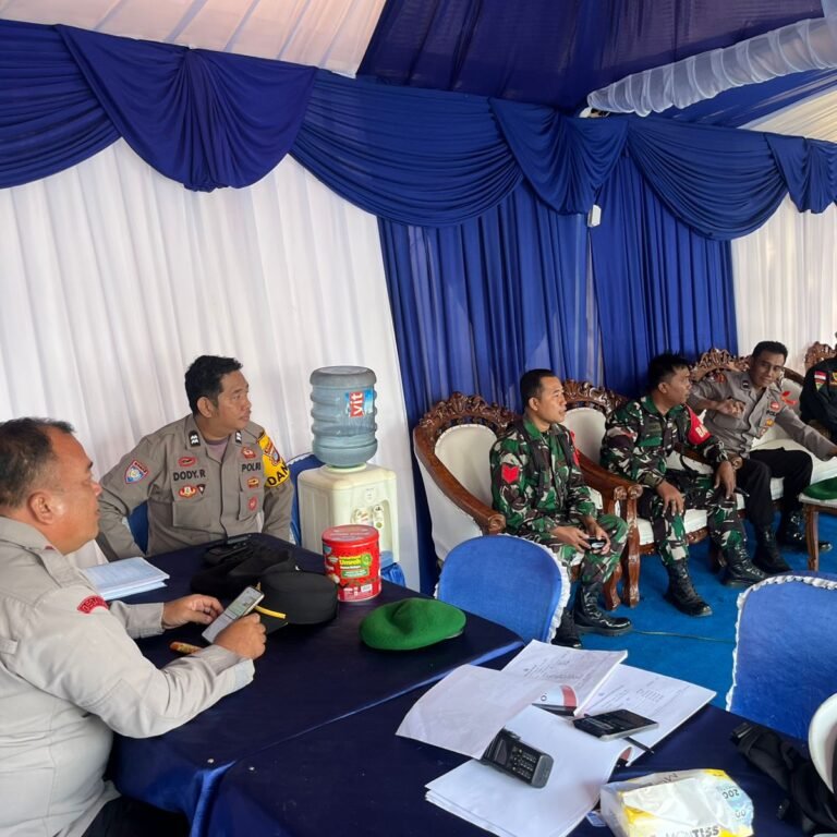 Personel Kodim 1006/Banjar Siaga Amankan Arus Mudik di Jalur Strategis