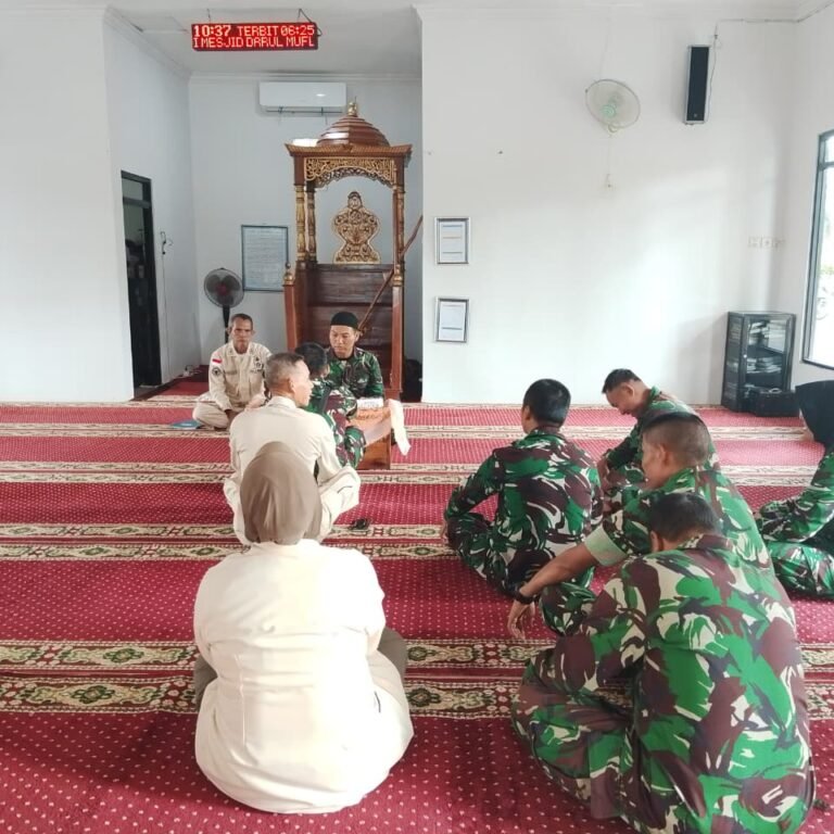 Kodim 1005/Barito Kuala Gelar Penyerahan Zakat Fitrah di Masjid Darul Muflihin