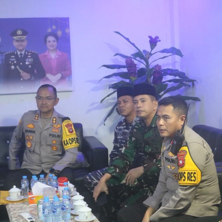 Dandim 1203/Ketapang Ikuti Vicon Bersama Kapolri di Pos Lantas, Pantau Kesiapan Malam Takbiran Idulfitri 1447 H