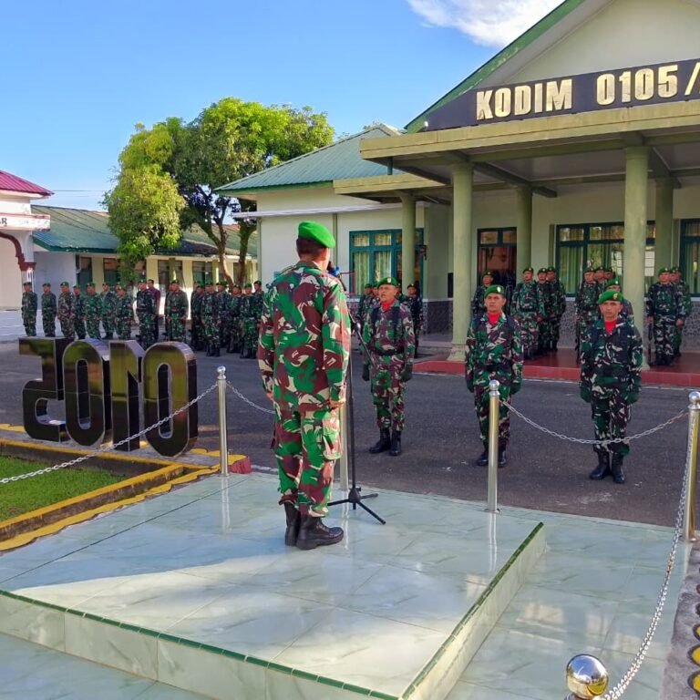 Prajurit Kodim 0105/Abar Laksanakan Upacara Bendera Penuh Khidmat