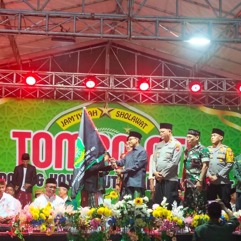 Babinsa Kalinilam Hadiri Pembukaan Safari Sholawat 41 Malam “Tombo Ati”, Perkuat Silaturahmi dan Nilai Keagamaan di Ketapang