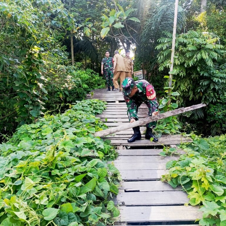 Demi Keselamatan Pelajar, Babinsa Dorong Pembangunan Jembatan Baru