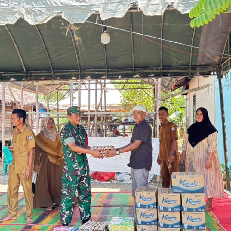 Babinsa Koramil 04/Meureubo Beri Bantuan dan Doa untuk Warga yang Berduka