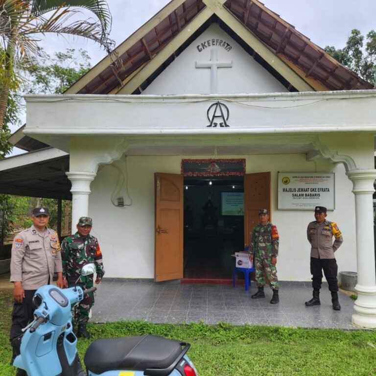 Babinsa Kodim 1010/Tapin Pastikan Ibadah Jumat Agung Berlangsung Aman