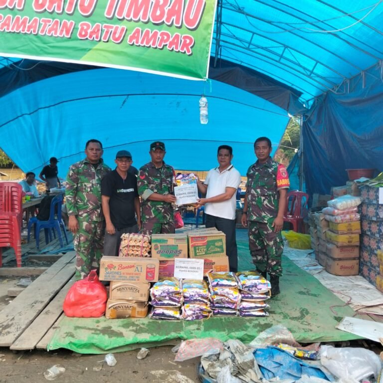 Serka Purnomo Dampingi Penyaluran Bantuan untuk Warga Korban Kebakaran