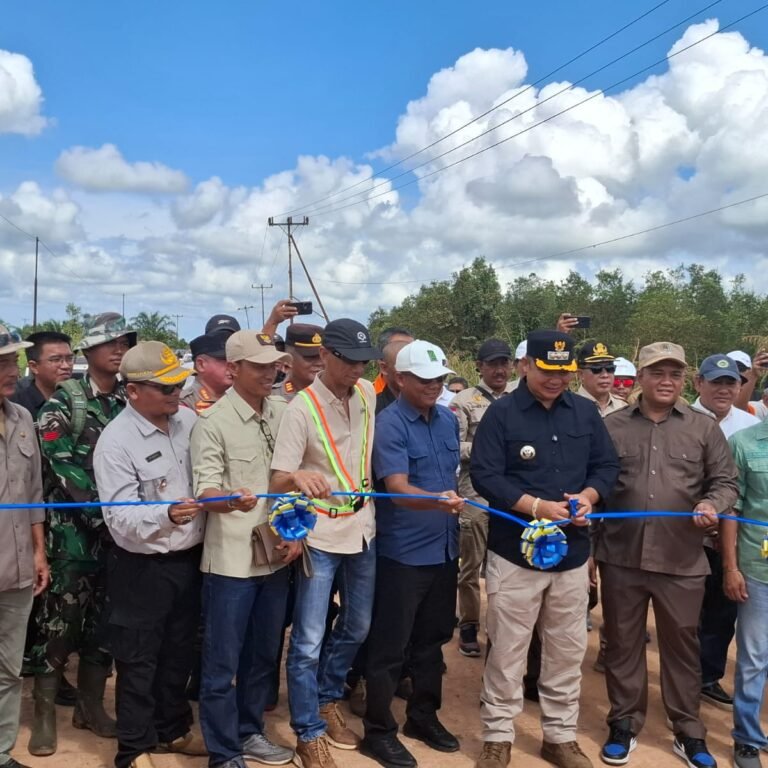Babinsa Koramil Matan Hilir Selatan Dampingi Peresmian Jalan Strategis, Dorong Akses dan Perekonomian Warga