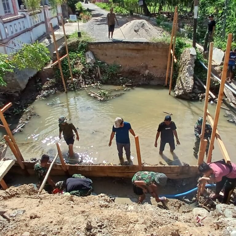 Wujudkan Impian Warga, Kodim 1316/Boalemo dan Masyarakat Gotong Royong Bangun Jembatan