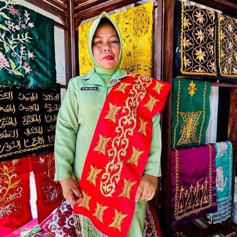 Melestarikan Warisan Budaya, UMKM Kasab Aceh Barat Ikut Persit Bisa