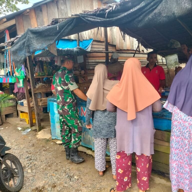 Babinsa Koramil 05/Panga Imbau Warga Tertib Parkir Demi Keselamatan Pengguna Jalan