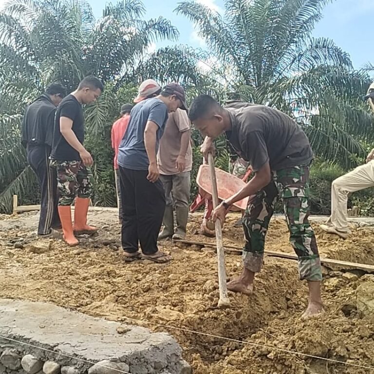 Kodim 0107/Aceh Selatan Jajaran Korem 012/TU Lanjutkan Penimbunan Badan Jembatan Aramco