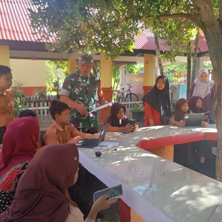 Melalui Komsos, Babinsa Koramil 03/Setia Bakti Bangun Sinergi dengan Dunia Pendidikan di Wilayah Binaan
