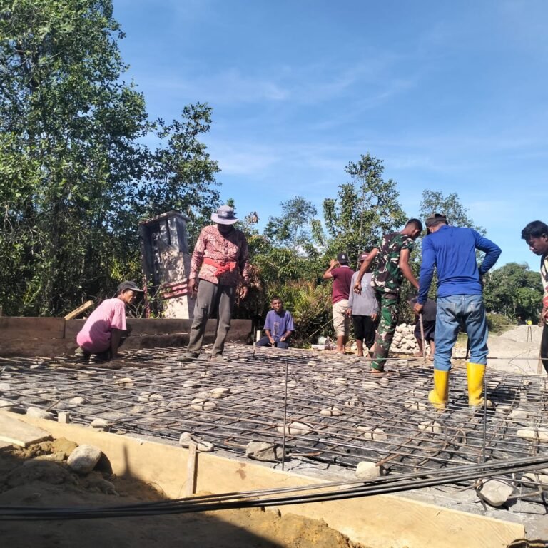 Wujud Pengabdian TNI, Kodim 0107/Aceh Selatan Jajaran Korem 012/TU Bangun Jembatan Aramco Bersama Masyarakat